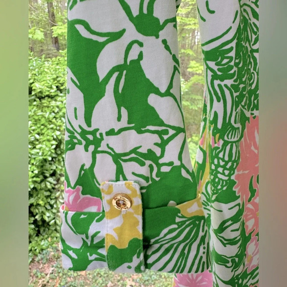 Lilly Pulitzer S Hibiscus Stroll Palmetto Dress. V-neck with 3/4 cuffed sleeve - Picture 5 of 10